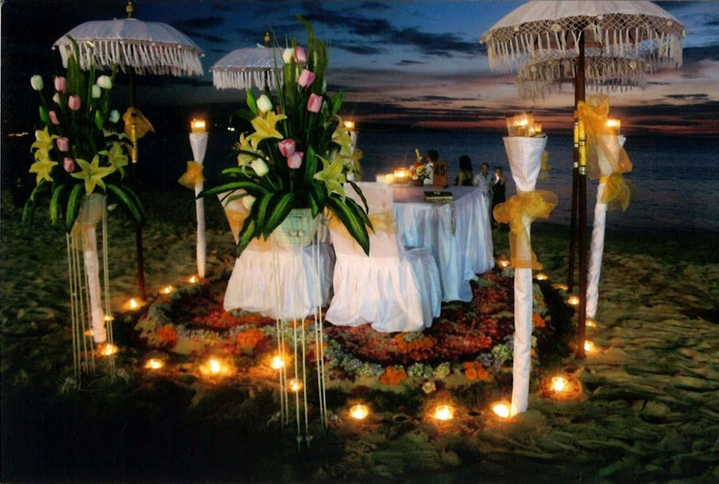 honeymoon dinner on the beach by Jimbaran Bay