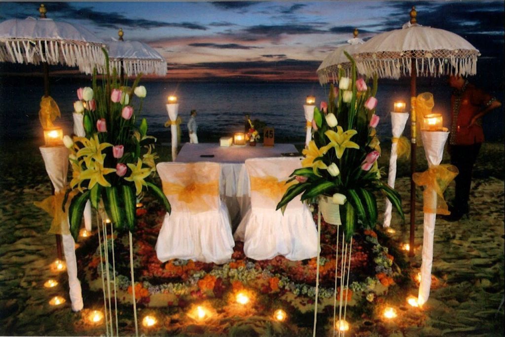 romantic dinner by sunset beach jimbaran