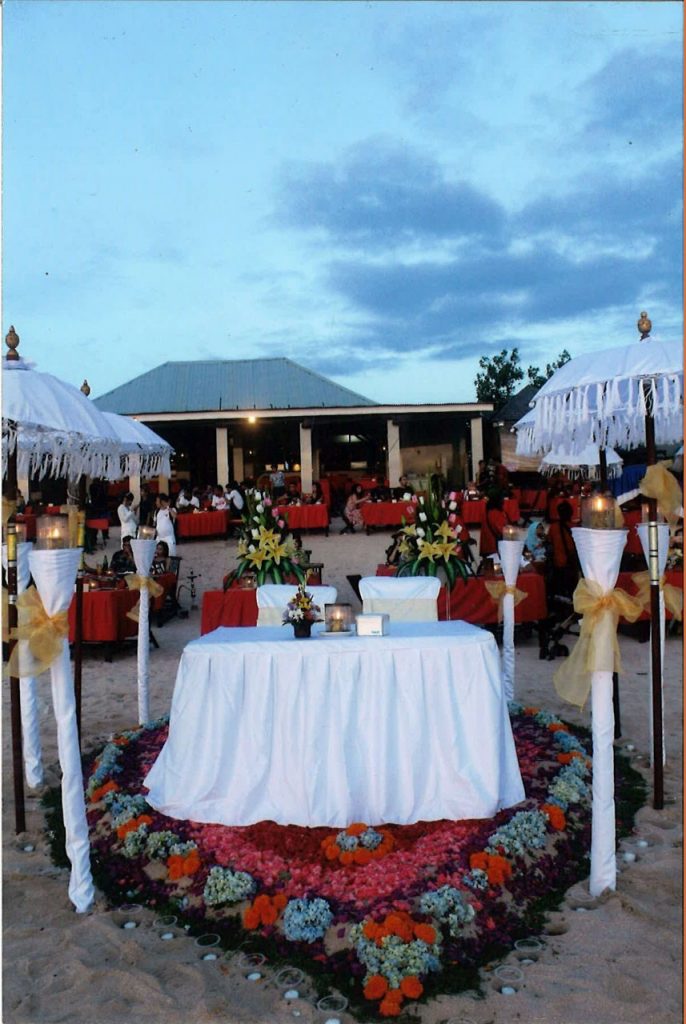 romantic dinner in Jimbaran Beachfront Restaurant